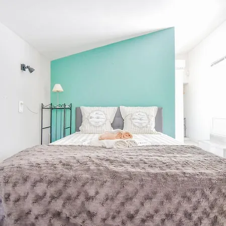 Holiday home Mas Des Chenes Verts 5 Ch Avec Piscine Et Clim *