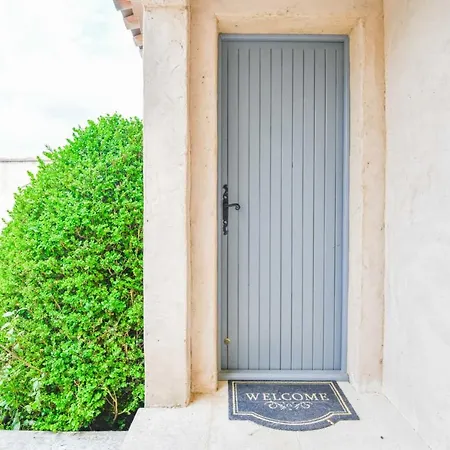 Holiday home Mas Des Chenes Verts 5 Ch Avec Piscine Et Clim Eygalieres (Bouches-du-Rhone)