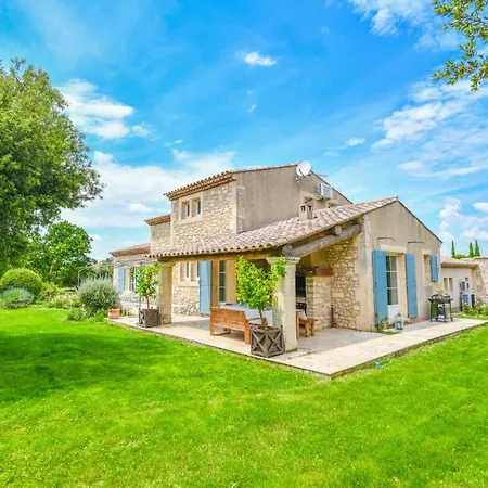 Mas Des Chenes Verts 5 Ch Avec Piscine Et Clim * Eygalieres (Bouches-du-Rhone)