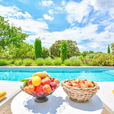 Mas Des Chenes Verts 5 Ch Avec Piscine Et Clim * Eygalieres (Bouches-du-Rhone)